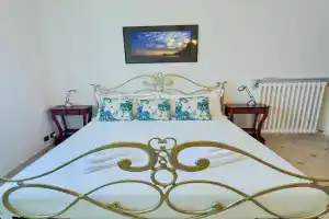 Varigotti Tropical Garden - full floor apartment, Varigotti