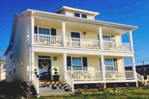 UPSCALE Ideal location 4 beach vacay H20 views Guest house, Virginia Beach
