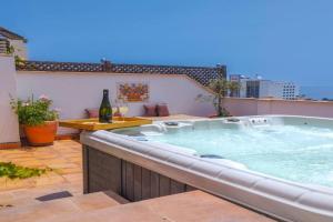 Penthouse with Jacuzzi and spectacular Sea Views, Nerja