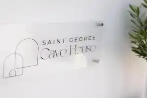 Saint George Cave House, Fira