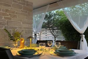 Apartman Family, Vir