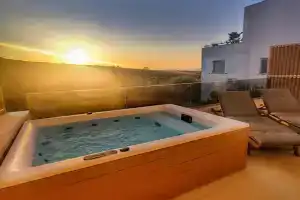 L A Boutique Suites with Private Hot Tub, Kalathas