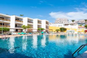 Neptuno Pool and beach private access Apartments, Puerto de Santiago