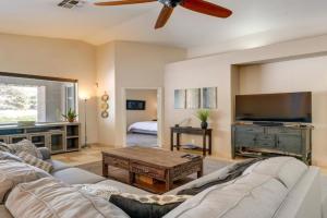Phoenix Home on Golf Course Pool and Hot Tub Access Guest house, Phoenix
