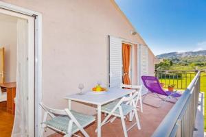 Apartman Sofia za 3 s parking blizu centra, Mlini