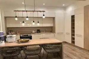 Home Away From Home Apartment- City center - longer term rates available, Stignano di Pola