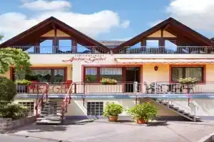 Ferienweingut Andrae-Goebel Apartments, Ernst