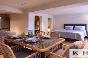 Seaside ground floor elegant Suite in Fiskardo! 20 steps from Zavalata beach! Apartments, Fiskardho