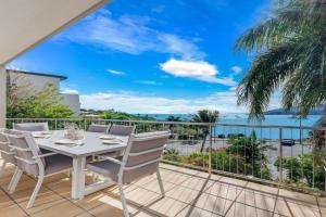 Whitsunday Beachfront Apartment on Broadwater, Airlie Beach