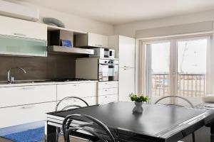 GRANDE TERRAZZA CON VISTA MARE parziale Apartments, Pescara