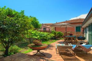 casa con giardino, garage, wi-fi, 2 bagni e AC in una camera da letto, Imperia