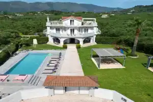 Gala's Elegant Home Villa, Tragaki