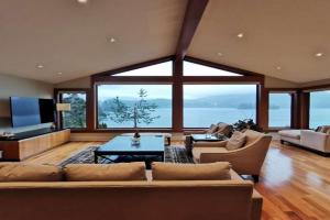 Deep Cove Stunning Waterfront Whole House, Burnaby