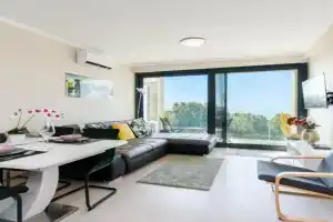 Club Panorama Lake View Apartment, Alsoors