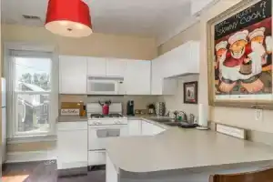 Studio w King Bed Walking distance to Beach & Shops, Michigan City