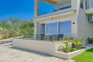 Fully renovated apartment in 1, Platanias