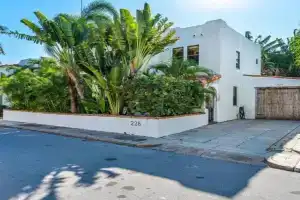 Stylish Historic Spanish Retreat Close to Beach! Villa, West Palm Beach