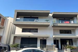 Éva Apartman house, Iraklitsa