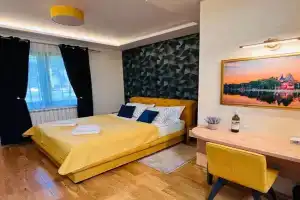 Diamond Apartments, Subotitsa