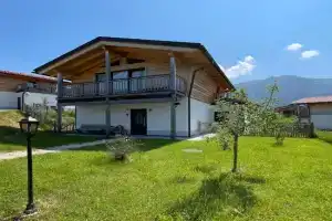 Chalet Charivari mit Whirlpool, Sauna & Garten, Inzell