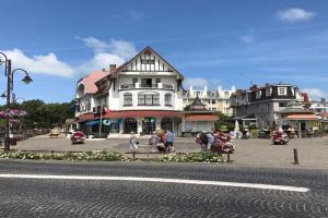 Seaside Comfort in Apartments, De Haan