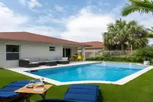 Modern Comfortable Stay!Sleeps 8! Villa, West Palm Beach