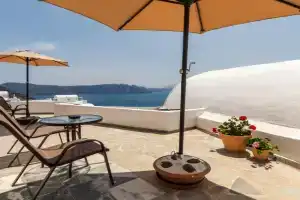 Ostria Caldera Studios, Oia