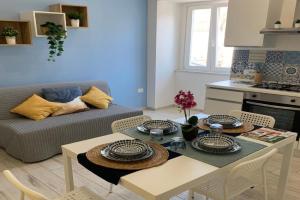 Central House, Castellammare di Stabia