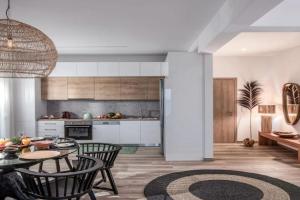 Khroma Luxury Suite 3- Beach front apartment, Hersonissos