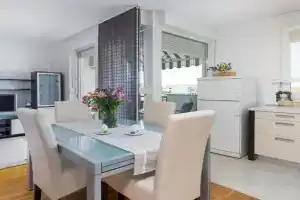 Karlita Apartment, Solin