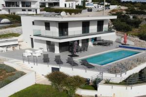 Korala - Luxe villa met 4 dubbele kamers en privé zwembad, Vinisce
