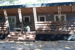Lily B Guest house, Pakostane