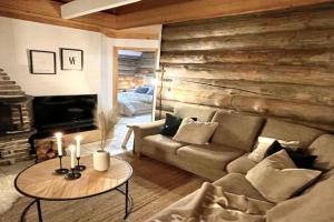Nilimukka log cabin near center Guest house, Sirkka
