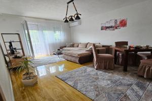 Sirob bubanj Apartments, Kraguyevats