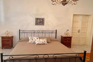 House fifty, Galatina