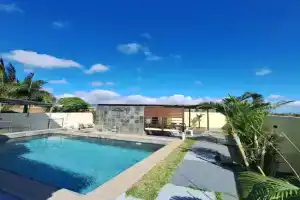 Harmonious Villa in Flic-en-Flac with Private Pool, Balaclava