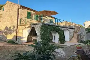 Stone House with garden Laganini, Zablace