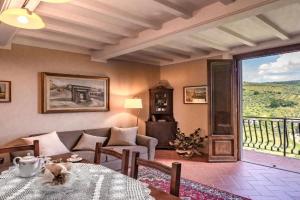 Panoramic apartment, Massa