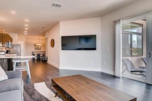 Capitol View Condos - Downtown - Lone Star Guest house, Austin
