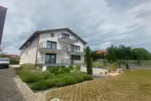 Anton Apartmanház, Balatonfured