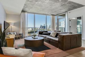 21st FL 2BD Condo-Rainey St-Best views Guest house, Austin