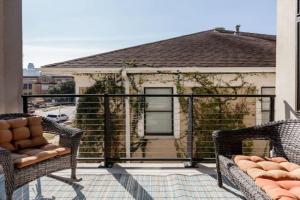 Capitol View Condos by One Fine Bnb - Paramount Guest house, Austin