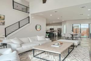 Grand Oasis At E With Pool Guest house, Austin
