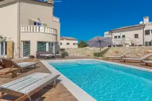 Chiara Villa, Premantura