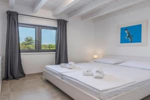 Luna Villa, Bagnole
