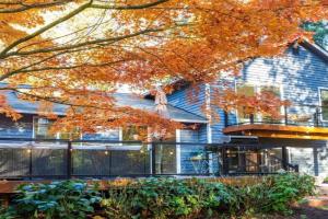 Bellevue Hidden Forest Blue House 4 min to DT, Bellevue