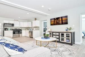 318 E Youngs Ave Unit 1 Seaside Serenity Salty Shore Retreat Apartments, Wildwood
