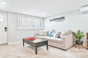 318 E Youngs Ave Unit 4 Charming Salty Shore Retreat Your Perfect Getaway Apartments, Wildwood