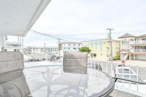 318 E Youngs Ave Unit 5 Salty Shore Oasis Spectacular Retreat Apartments, Wildwood
