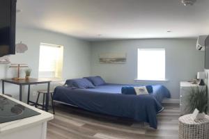 318 E Youngs Ave Unit 8 Salty Shore Retreat Idyllic Studio by the Sea, Wildwood